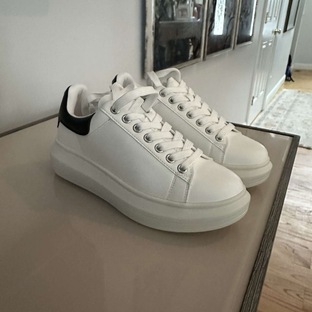 BRAND NEW Steve Madden sneakers